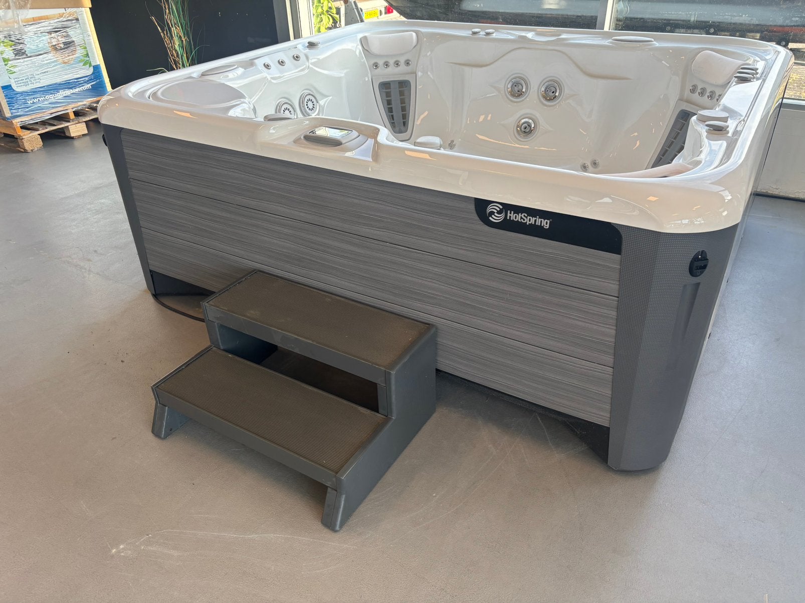 HotSpring Grandee jacuzzi bj. 2021 (7-p ) Driftwood / White