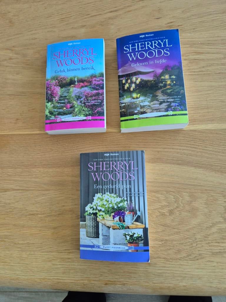 Sherryl Woods boeken: Geluk binnen bereik, Geloven in liefde, Boeken, Ophalen of Verzenden, Gelezen, Sherryl Woods, Nederland