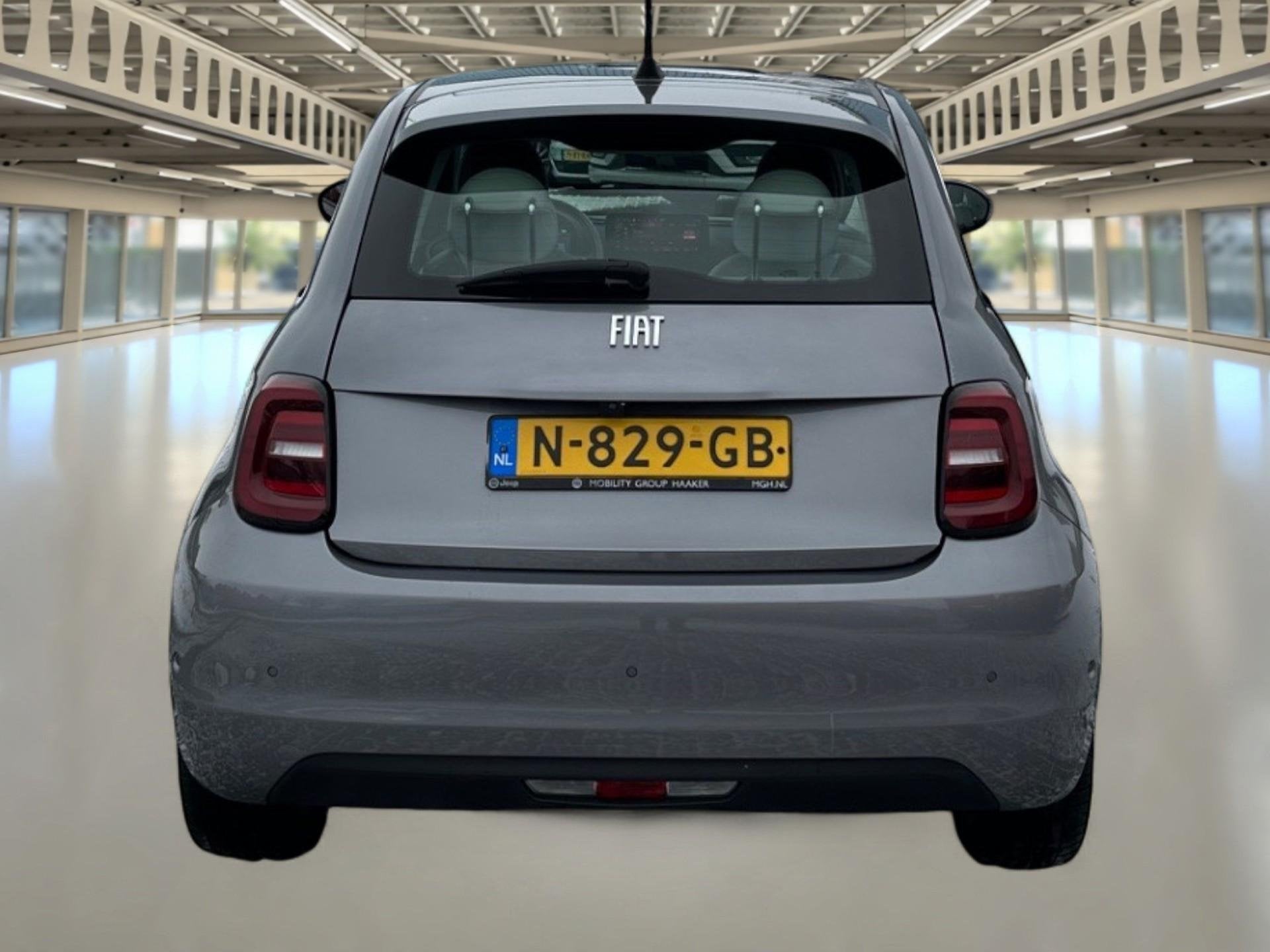 Fiat 500 La Prima 42 kWh PanoDak, Navigatie+Camera, Leder in, 4 stoelen, 1265 kg, 255 min, Te koop