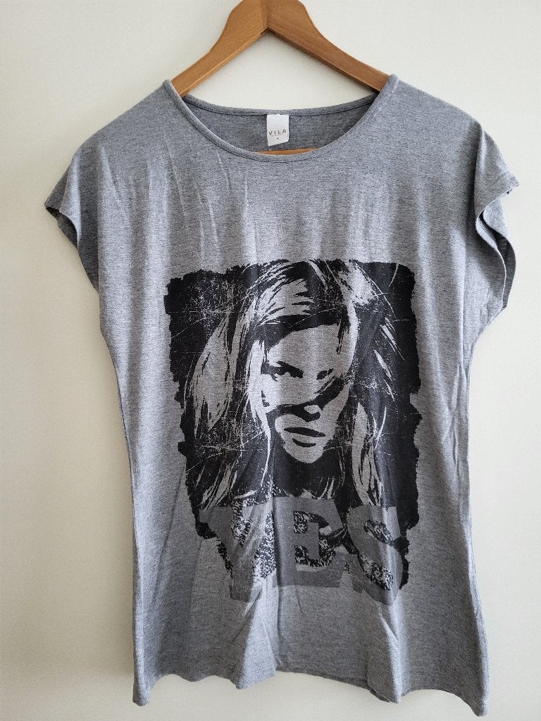 t-shirt grijs met afbeelding vrouw/YES maat M NIEUW, Maat 38/40 (M), Verzenden, Nieuw, Korte mouw