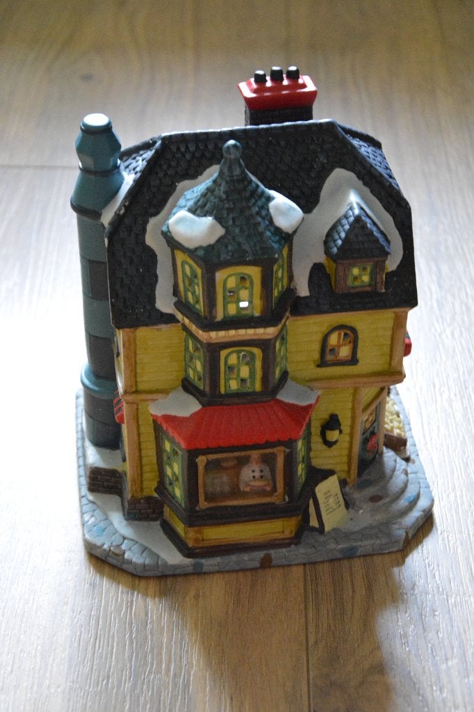 Dickensville kersthuisje Bakker, met verlichting en doos, Ophalen of Verzenden, Zo goed als nieuw