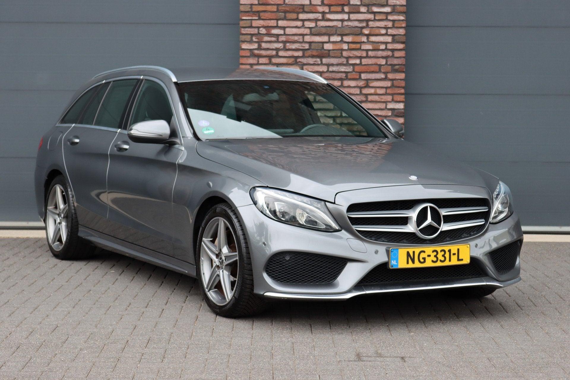 Mercedes-Benz C-Klasse Estate 180 AMG Sport Edition | Dealer, Achterwielaandrijving, 750 kg, 1400 kg, 5 stoelen