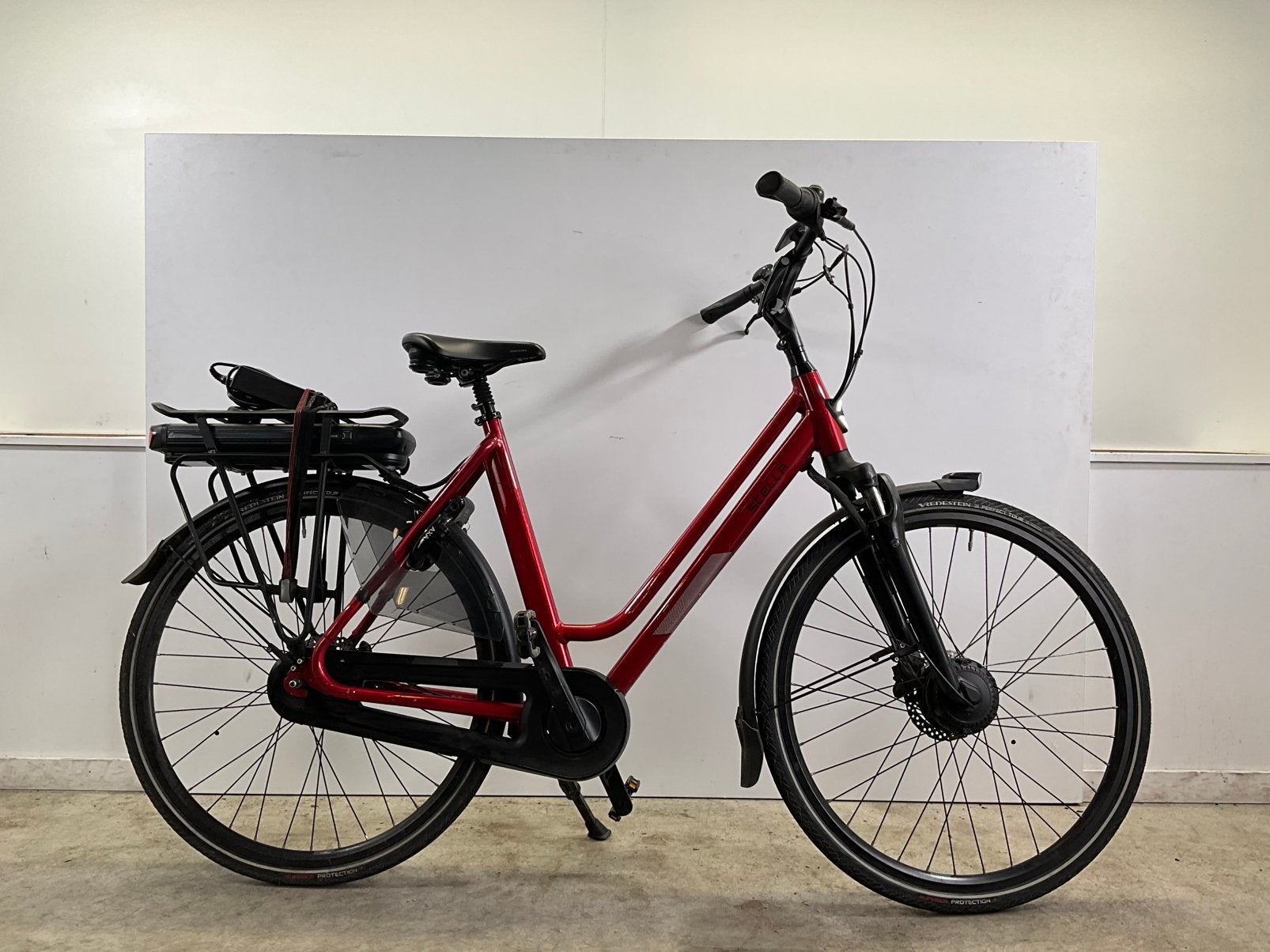 STELLA VICENZA ELEKTRISCHE DAMESFIETS FRAME 57 ACCU 522 WATT, Zo goed als nieuw, 51 tot 55 cm, 50 km per accu of meer, Ophalen