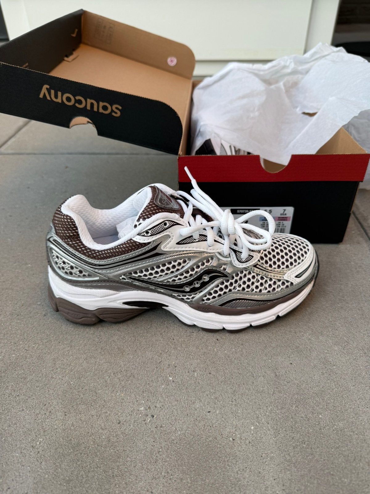 Saucony Progrid Omni 9 White & Brown, Bruin, Nieuw, Ophalen of Verzenden, Sneakers of Gympen