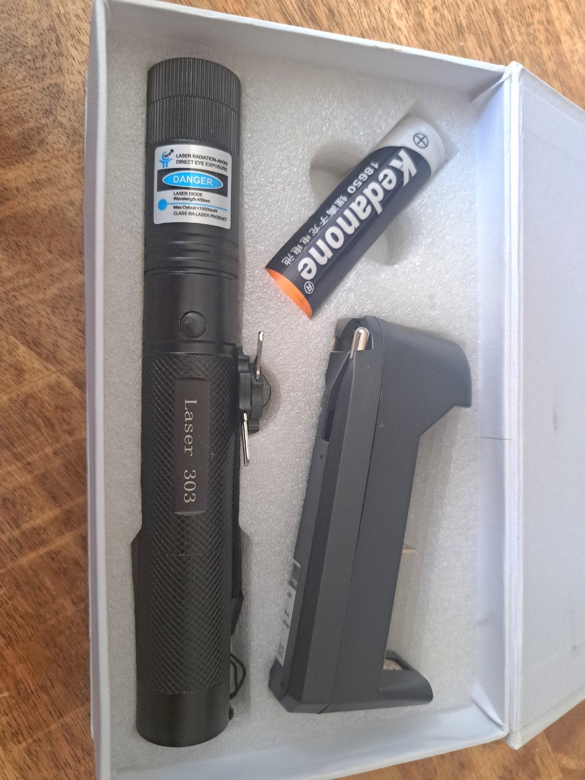 Sterke Laserpen groen in doos + 18650 batterij + oplader, Ophalen of Verzenden, Zo goed als nieuw
