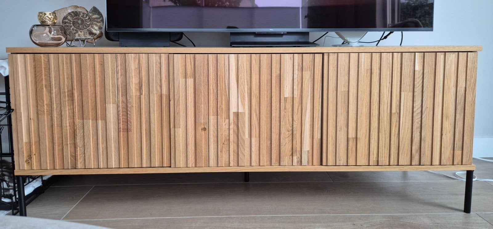 Tv meubel woood new gravure, Ophalen, 100 tot 150 cm, Modern, Scandinavisch, Zo goed als nieuw