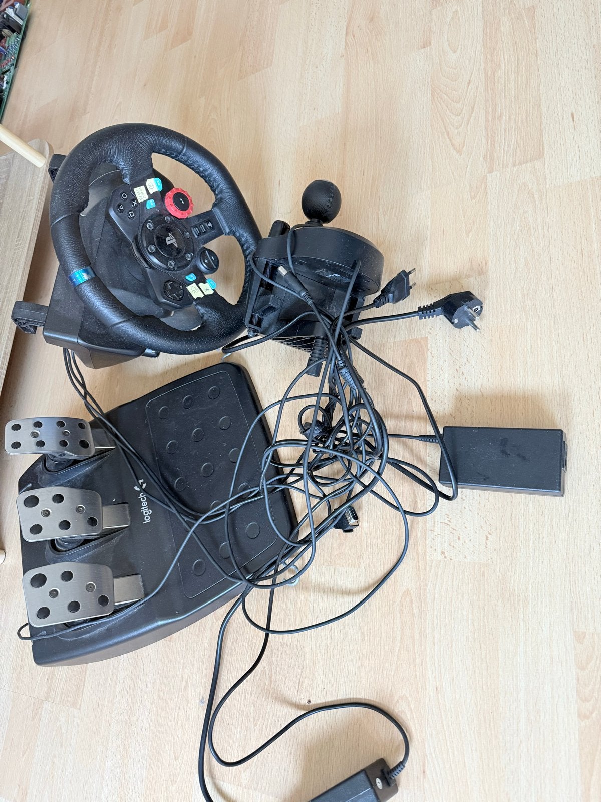 Logitech G29 Driving Force racestuur met pedalen en shifter, Ophalen, Racestuur, Gebruikt, Force feedback