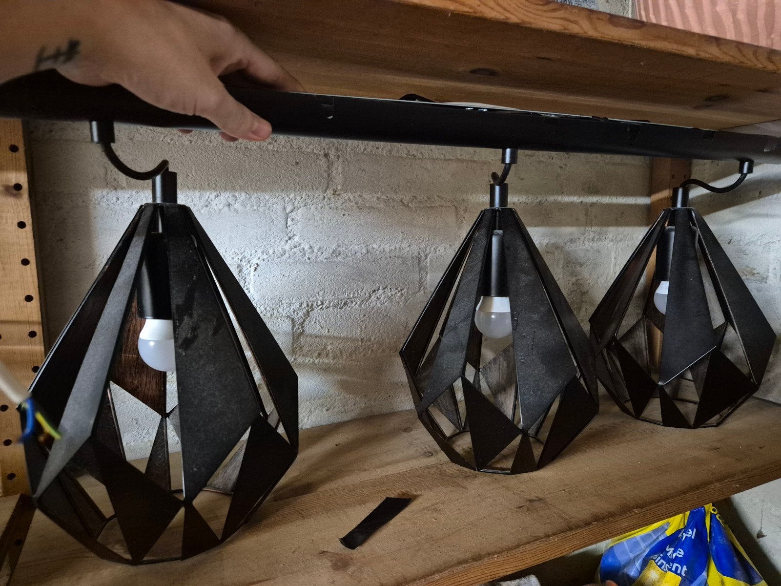 Hanglamp met 3 kappen - Gebruikt maar werkt prima, Huis en Inrichting, Lampen | Hanglampen, Ophalen, Gebruikt, Metaal