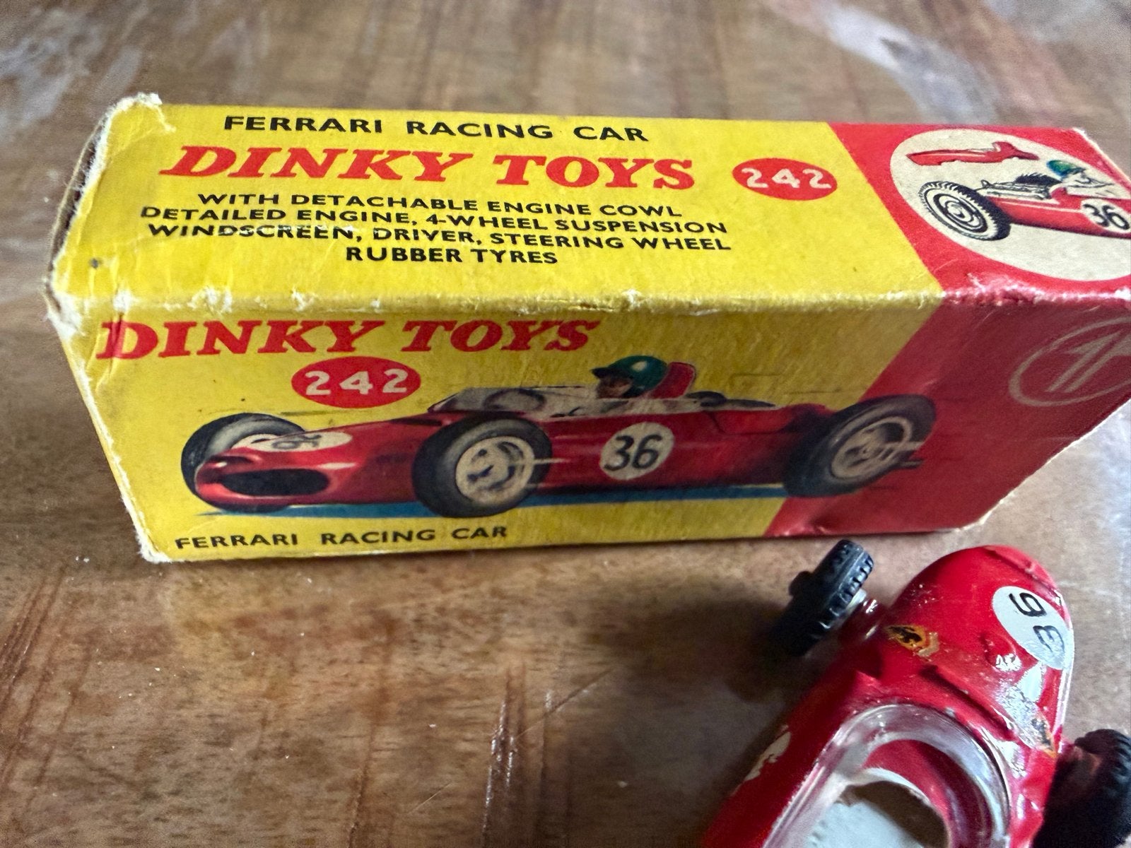 Dinky Toys Ferrari Racing Car 242 met originele doos, D, Gebruikt, Dinky Toys, Ophalen of Verzenden