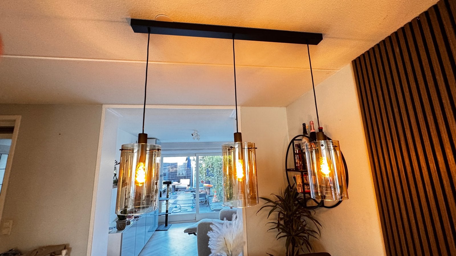 Moderne hanglamp met 3 glazen kappen, Ophalen of Verzenden, Zo goed als nieuw, Glas, E27 (groot)