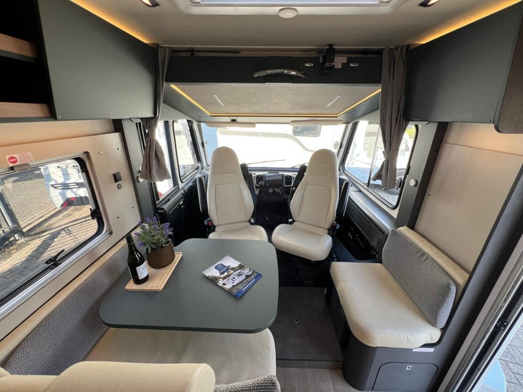 Laika Kosmo H 1409 Enkele bedden, Automaat, 8000euro korting, Ringverwarming, Fiat, Diesel, ABS