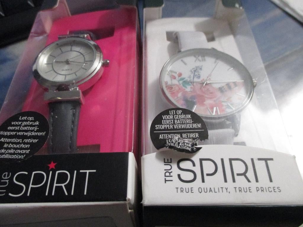 DAMES 2X SPIRIT QUARTZ 3ATM €5 PER STUK SPLINTERNIEUW., Sieraden, Tassen en Uiterlijk, Horloges | Dames, Leer, Staal, Nieuw, Ophalen of Verzenden