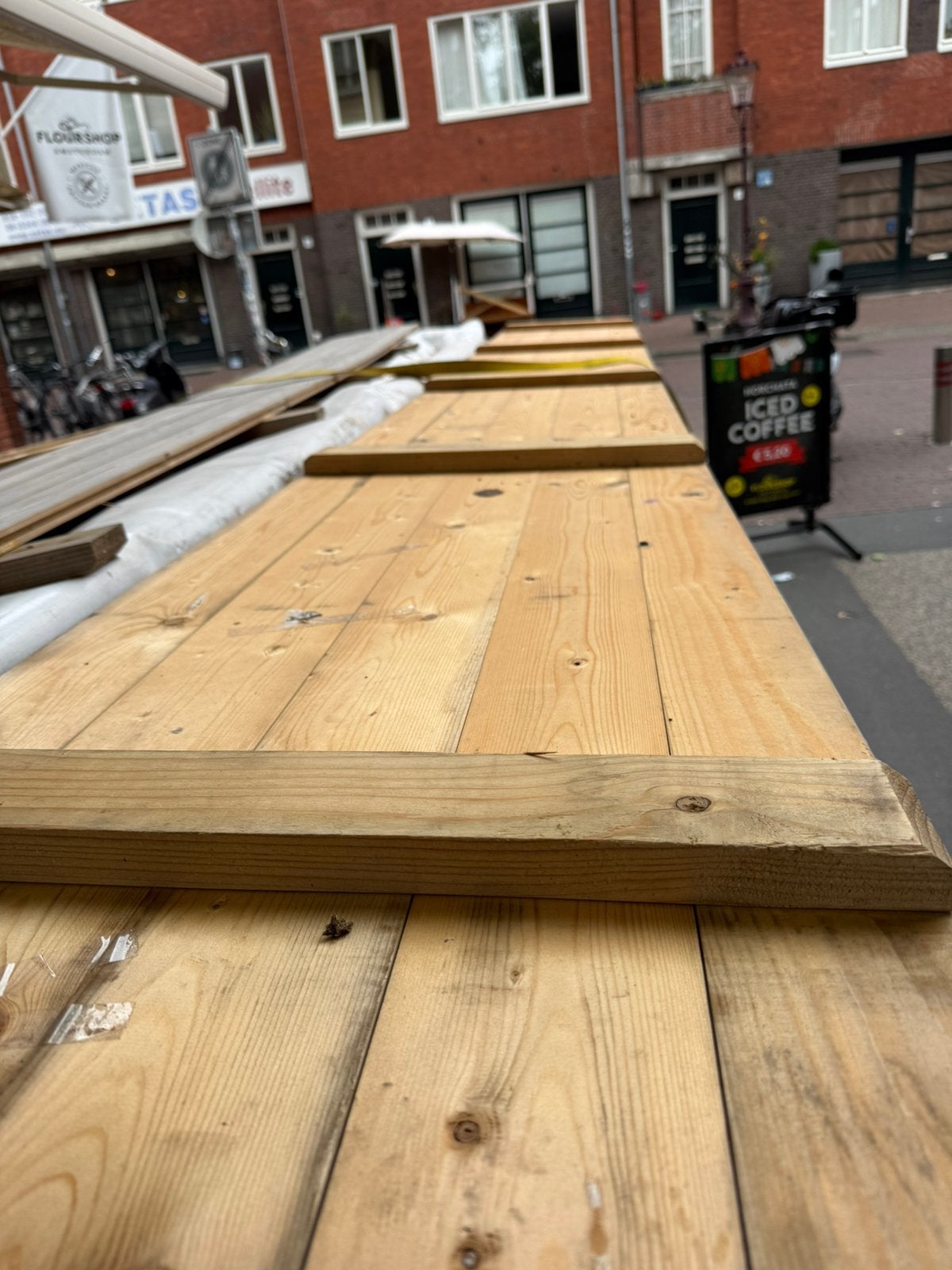 Houten marktkraam planken ongeveer 25 stuks, Ophalen of Verzenden, Zo goed als nieuw, 250 cm of meer, Planken