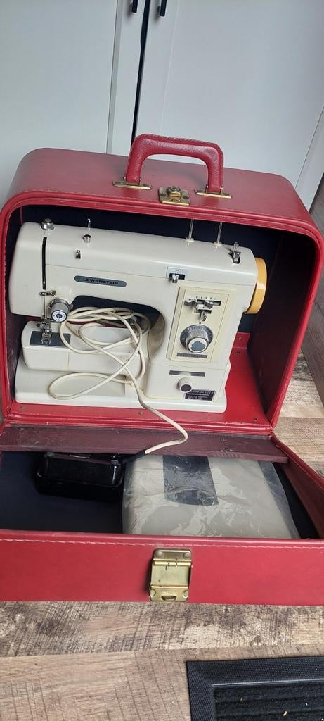 Naaimachine Lewenstein, Ophalen, Gebruikt, Naaimachine, Lewenstein
