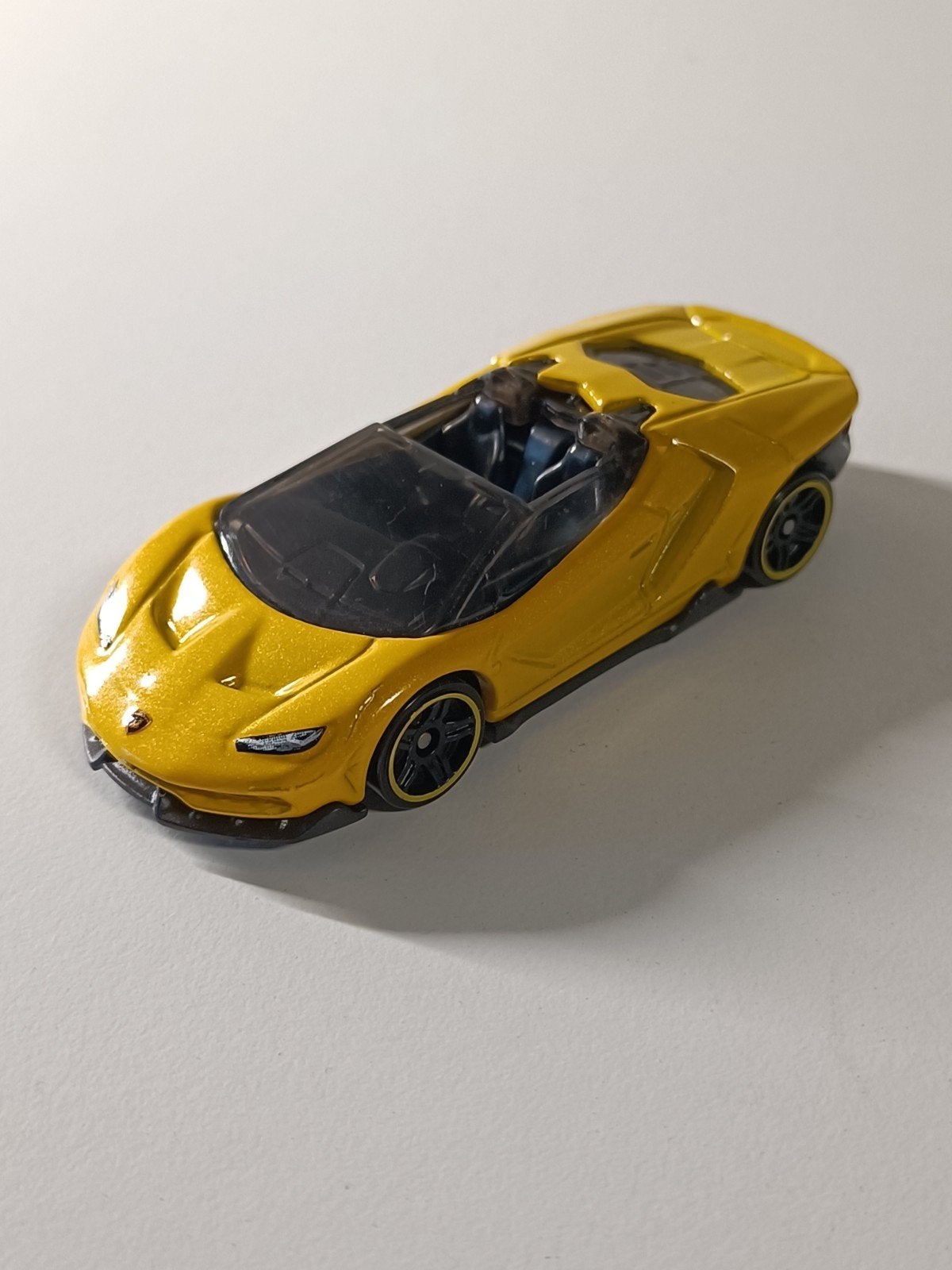 Hot Wheels Lamborghini Centenario Roadster Geel, Ophalen of Verzenden, Zo goed als nieuw, Auto