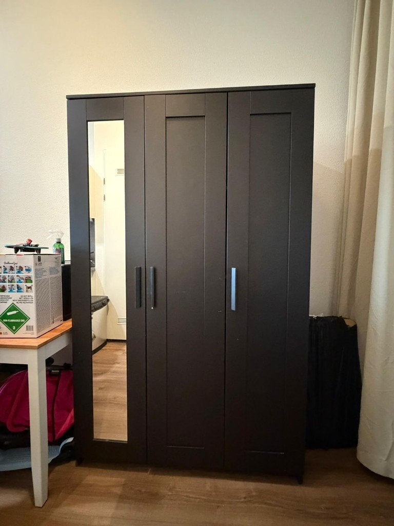 Donkerbruine kledingkast met spiegeldeur, Ophalen, Met deur(en), Gebruikt, 100 tot 150 cm