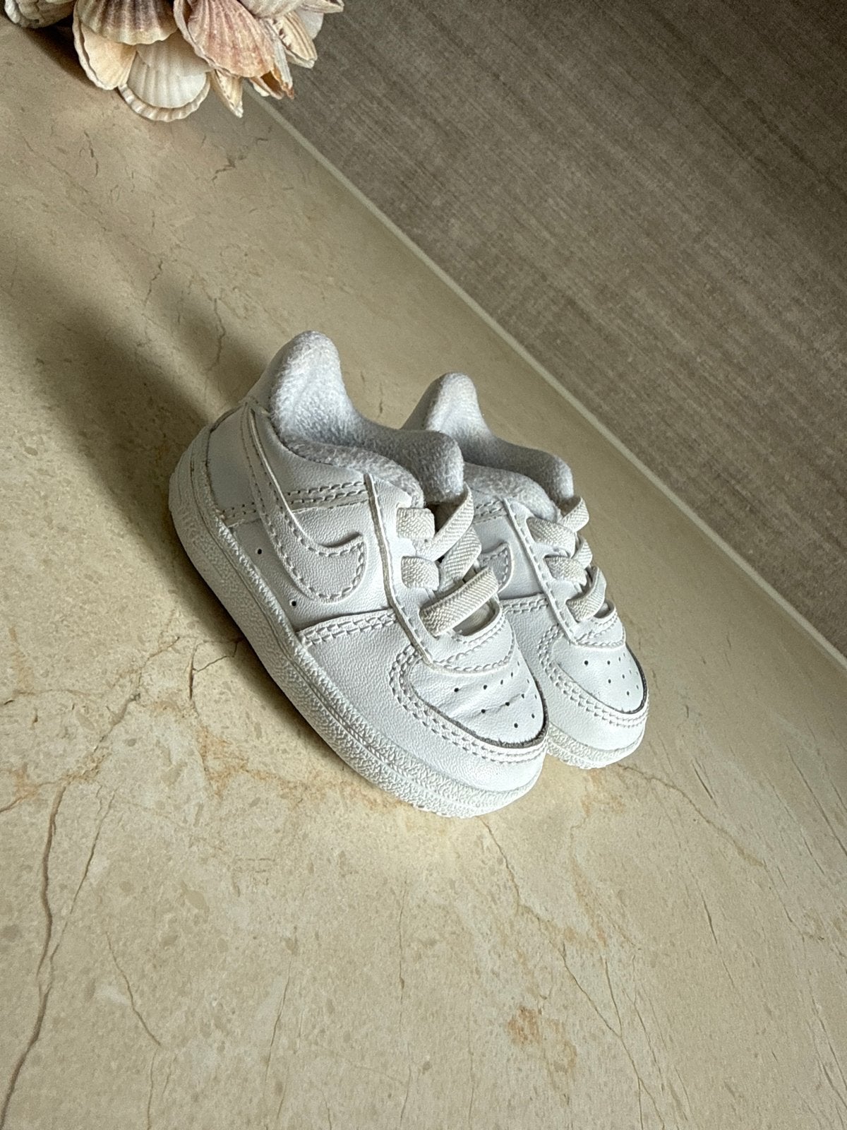 Witte Nike baby schoentjes maat 17, Ophalen of Verzenden, Zo goed als nieuw, Jongetje of Meisje, Schoentjes