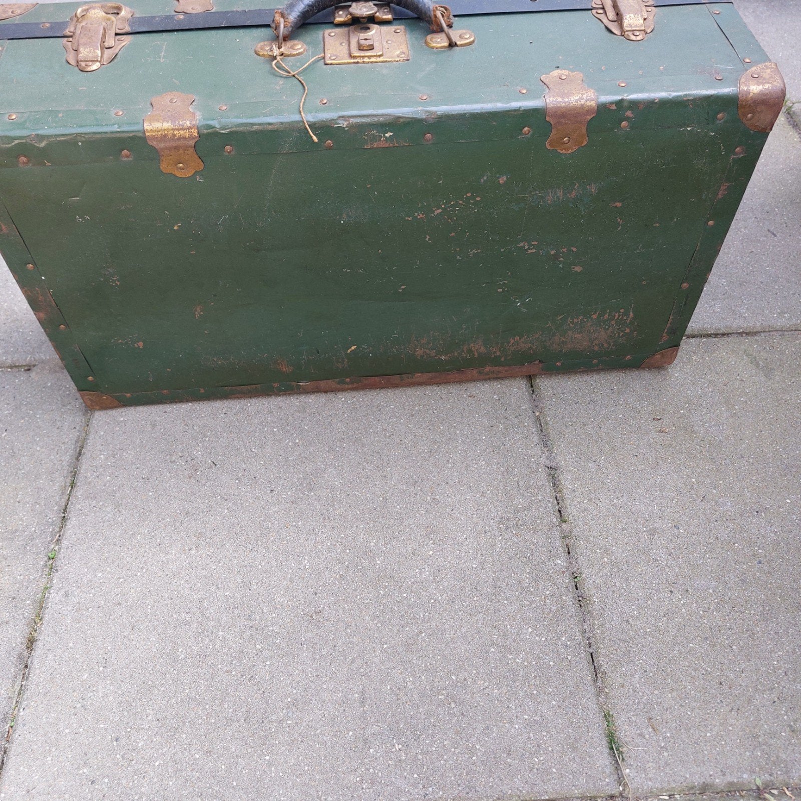 Vintage metalen reiskoffer met originele KNSM Amsterdam stic, Overige materialen, Gebruikt, 35 tot 45 cm, Ophalen