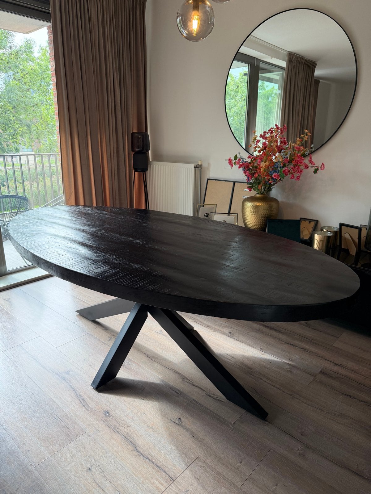 Zwarte ovale eettafel van mangohout - 220x110x78cm, Huis en Inrichting, Ophalen, 100 tot 150 cm, Zo goed als nieuw, 200 cm of meer