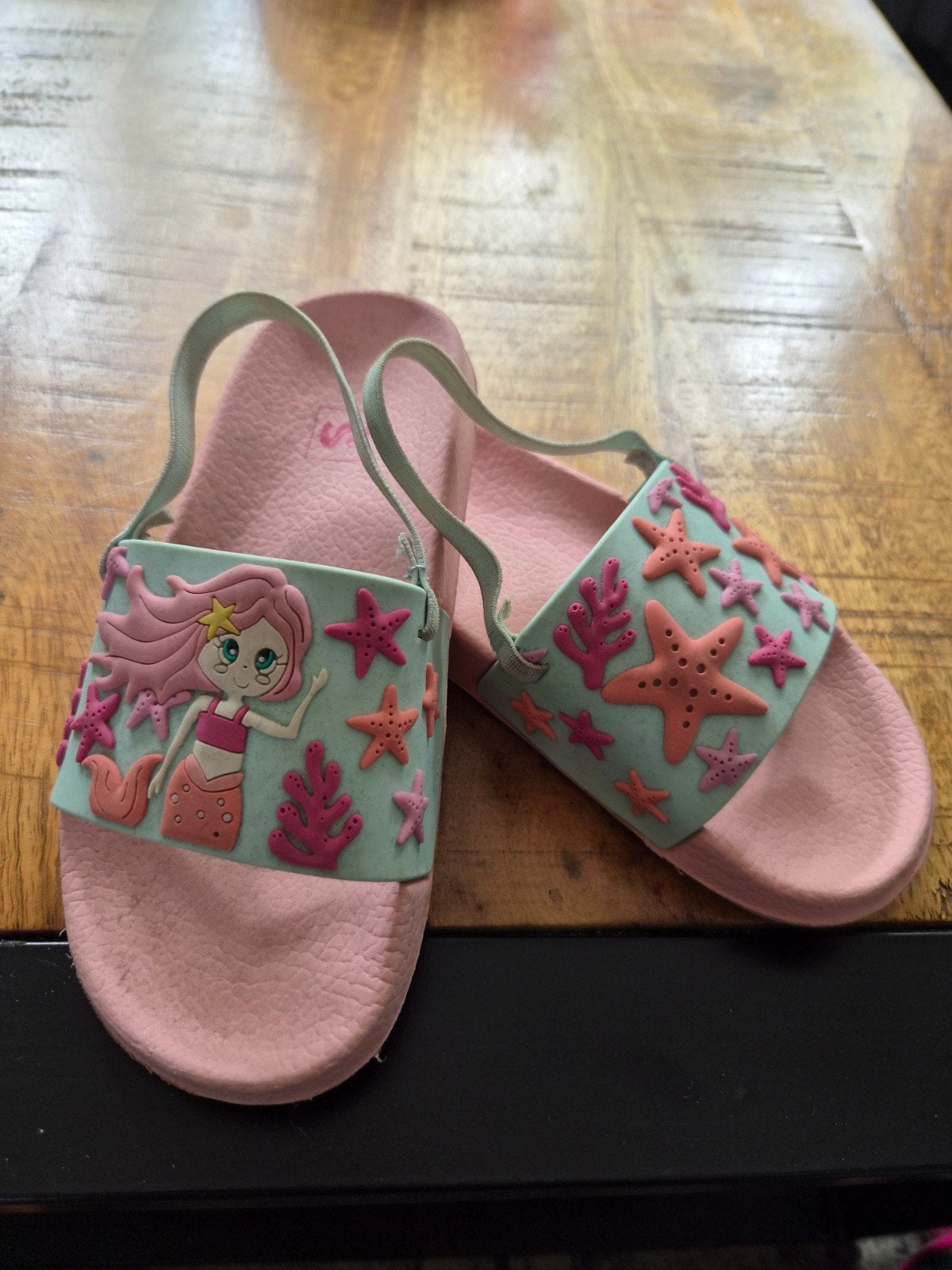 Leuke roze slippers met zeemeermin en zeesterren - maat 29, Kinderen en Baby's, Kinderkleding | Schoenen en Sokken, Gebruikt, Meisje