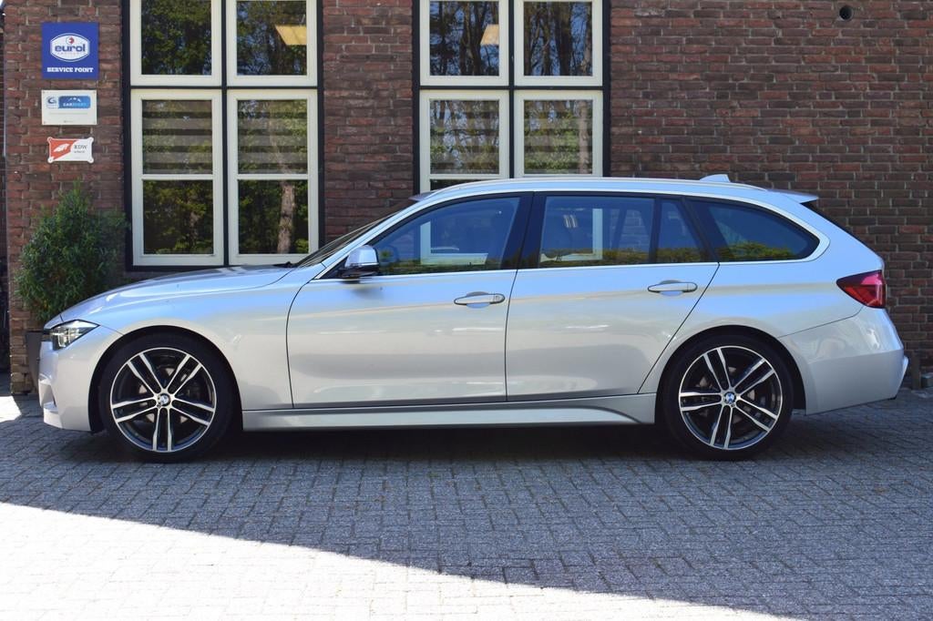 BMW 3-serie Touring 318i Aut. M Pakket M Sport Edition Leer, Auto's, Automaat, Gebruikt, Met garantie (alle), 1465 kg
