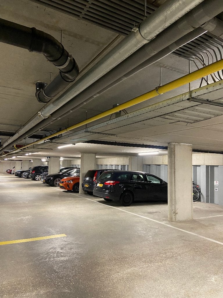 Overdekte parkeerplaats Amsterdam Amstel te huur, Auto diversen, Ophalen of Verzenden