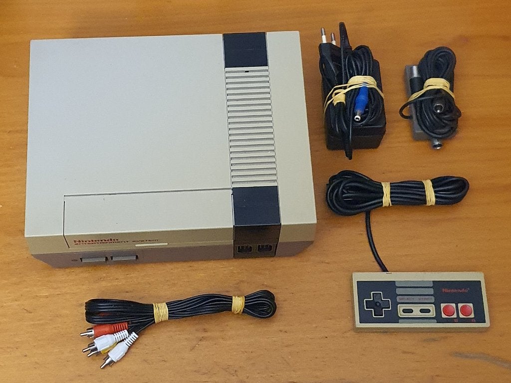 Nintendo NES met Controller & Kabels, Spelcomputers en Games, Spelcomputers | Nintendo NES, Ophalen of Verzenden, Gebruikt, Met 1 controller