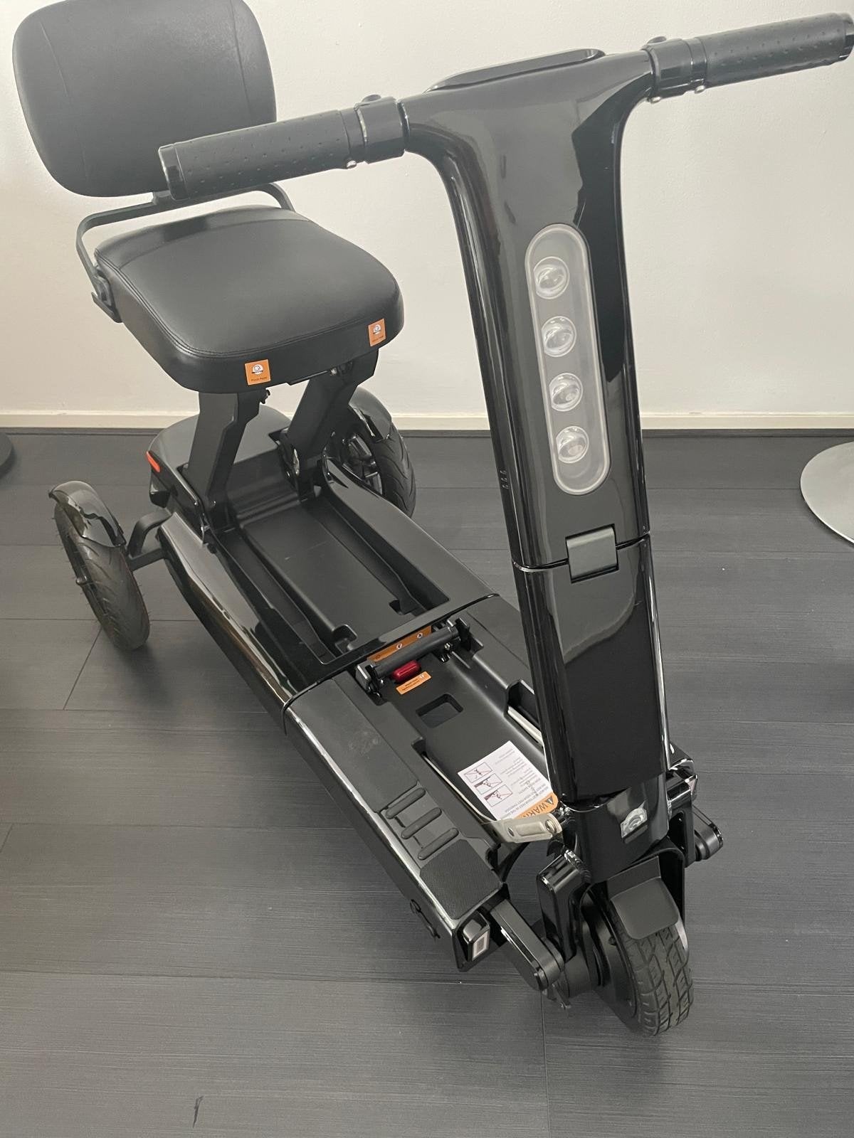 Opvouwbare scootmobiel Relync R2, Diversen, 10 km/u of minder, Zo goed als nieuw, 15 km of minder, Ophalen