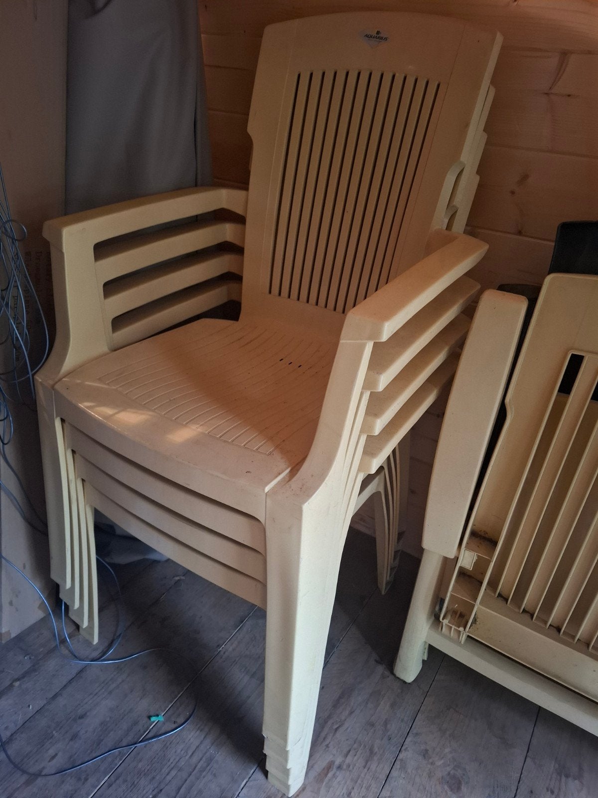 Stapelbare kunststof tuinstoelen (4 stuks) aquarius, Ophalen, Gebruikt, Kunststof, Stapelbaar