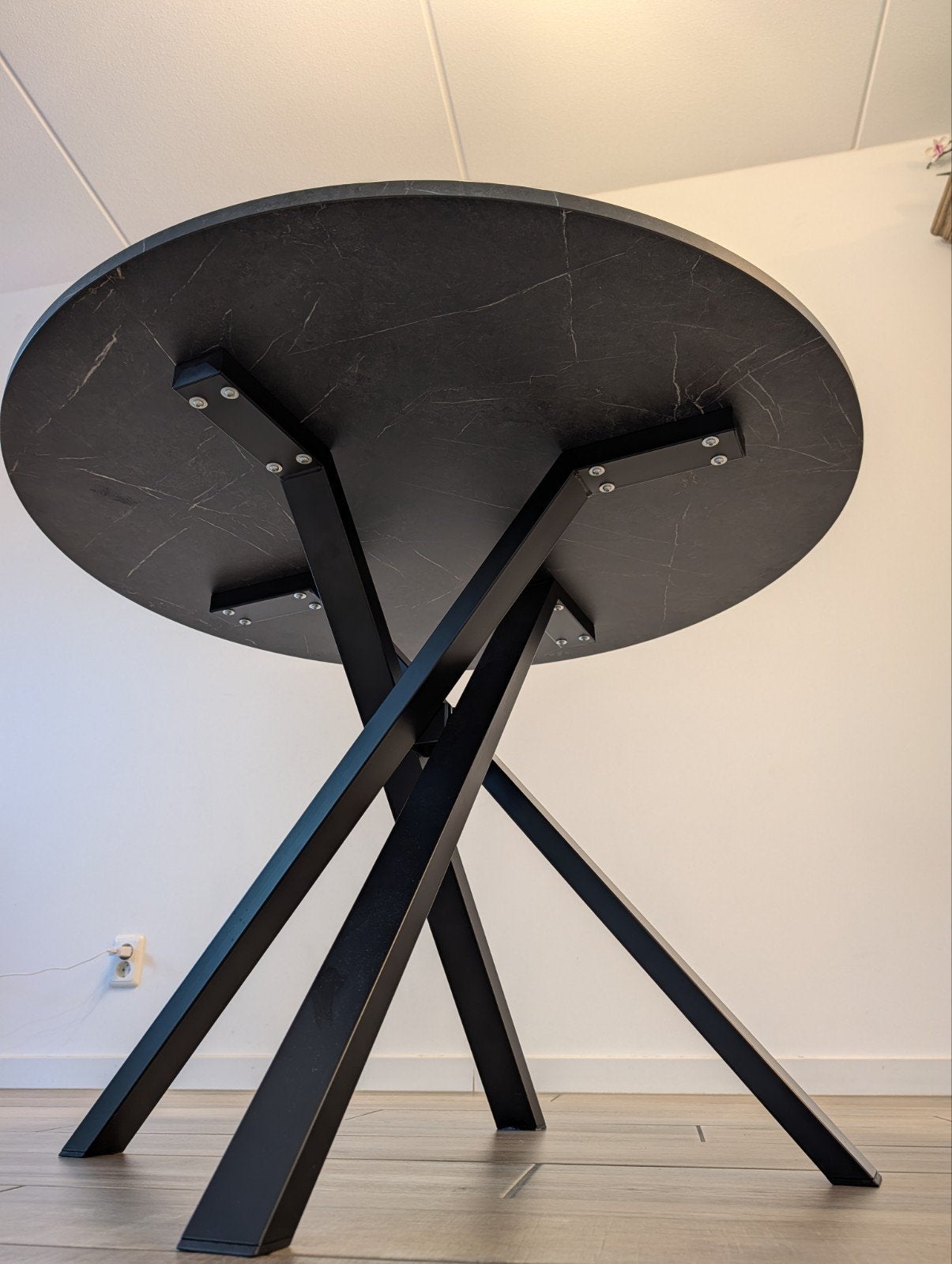 Foto 5 van IKEA MARIEDAMM ronde eettafel in zwart marmerpatroon