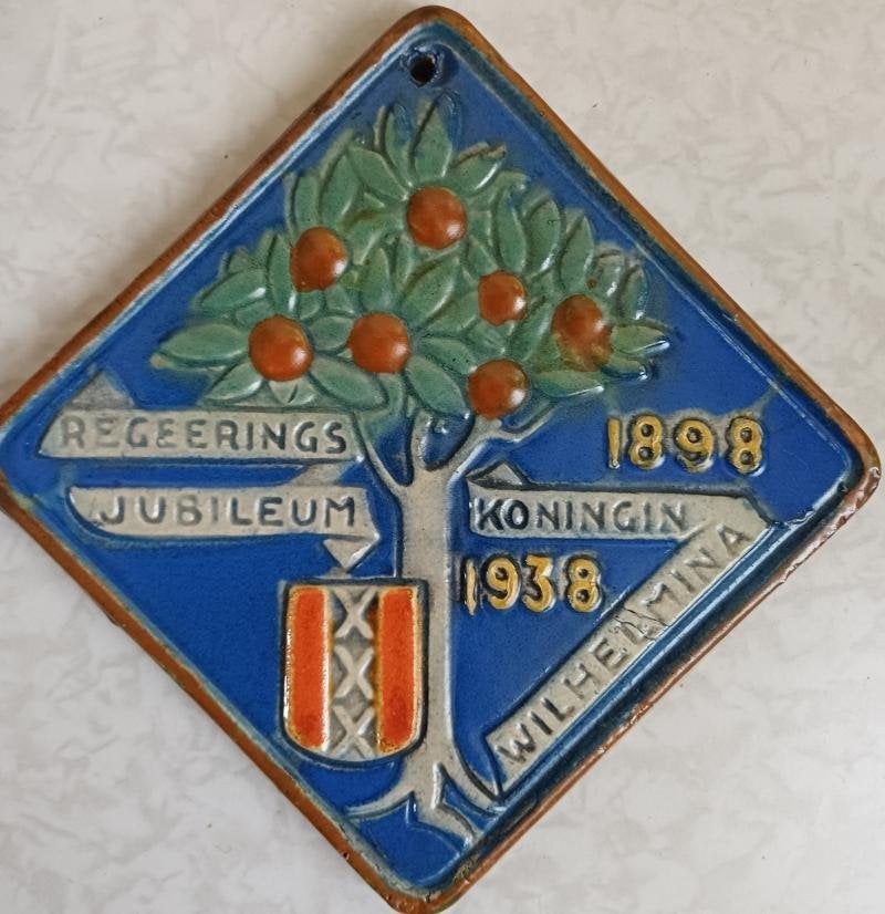 Antiek tegel regeerings jubileum koningin wilhelmina, Ophalen of Verzenden, Gebruikt, Nederland, Overige typen