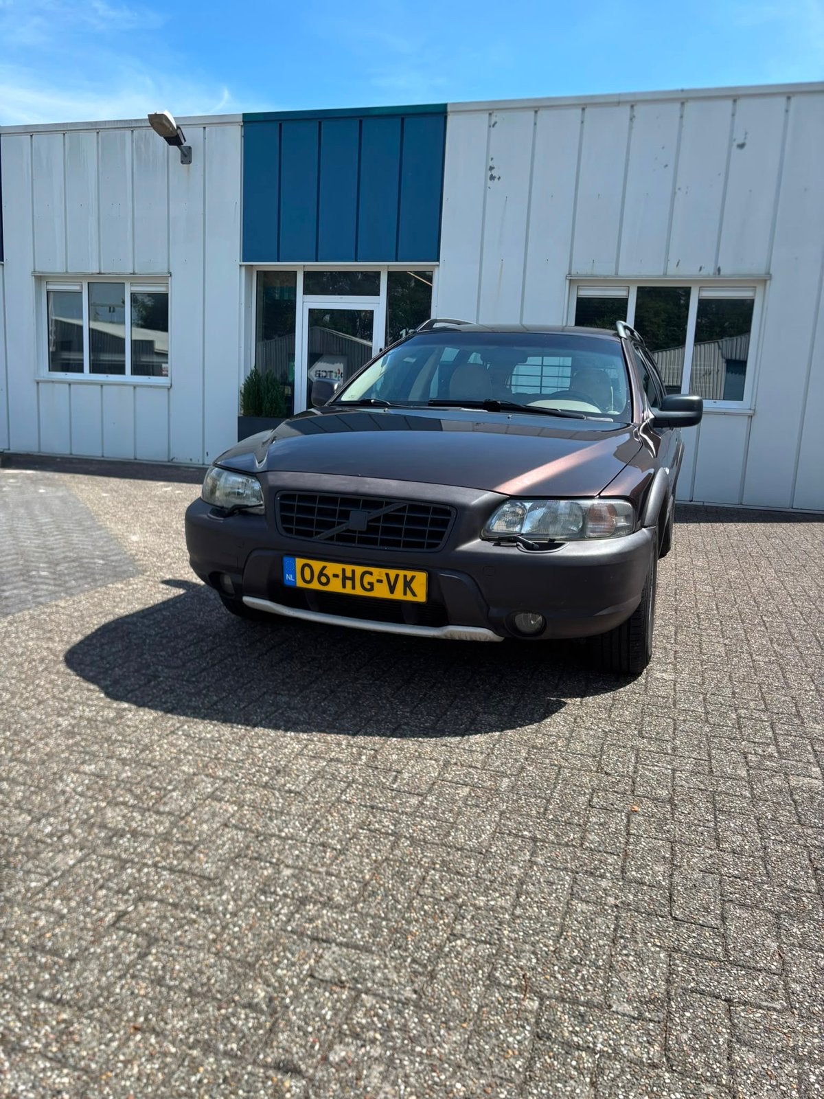 Volvo V70 2.4 T XC 4WD AUT 2001 Bruin, Automaat, 1800 kg, Bruin, 1657 kg