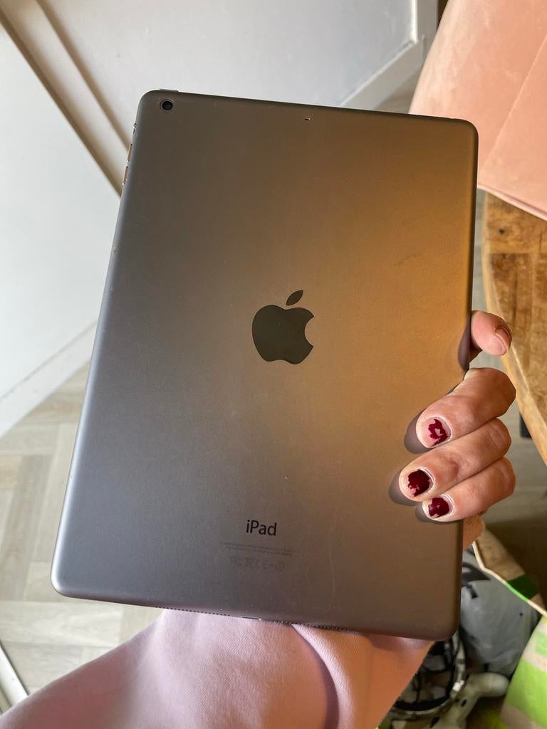Gebruikte Apple iPad (model onbekend) - Scherm gebroken, Computers en Software, Apple iPads, Gebruikt, 32 GB, Apple iPad, Grijs