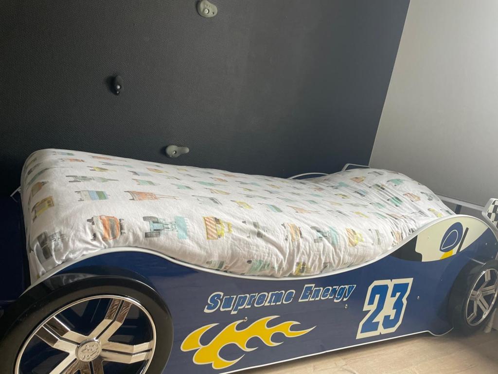 Raceauto kinderbed 90x200 cm met verlichting, Kinderen en Baby's, Kinderkamer | Bedden, Ophalen, 85 tot 100 cm, Gebruikt, Matras
