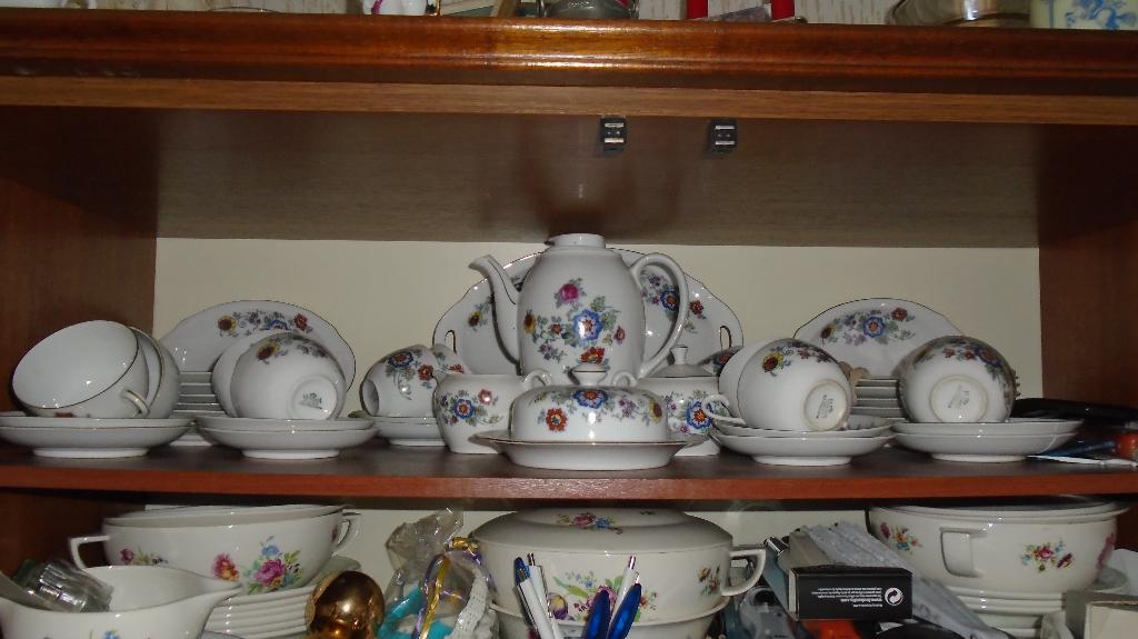 Theeservies te koop, Ophalen