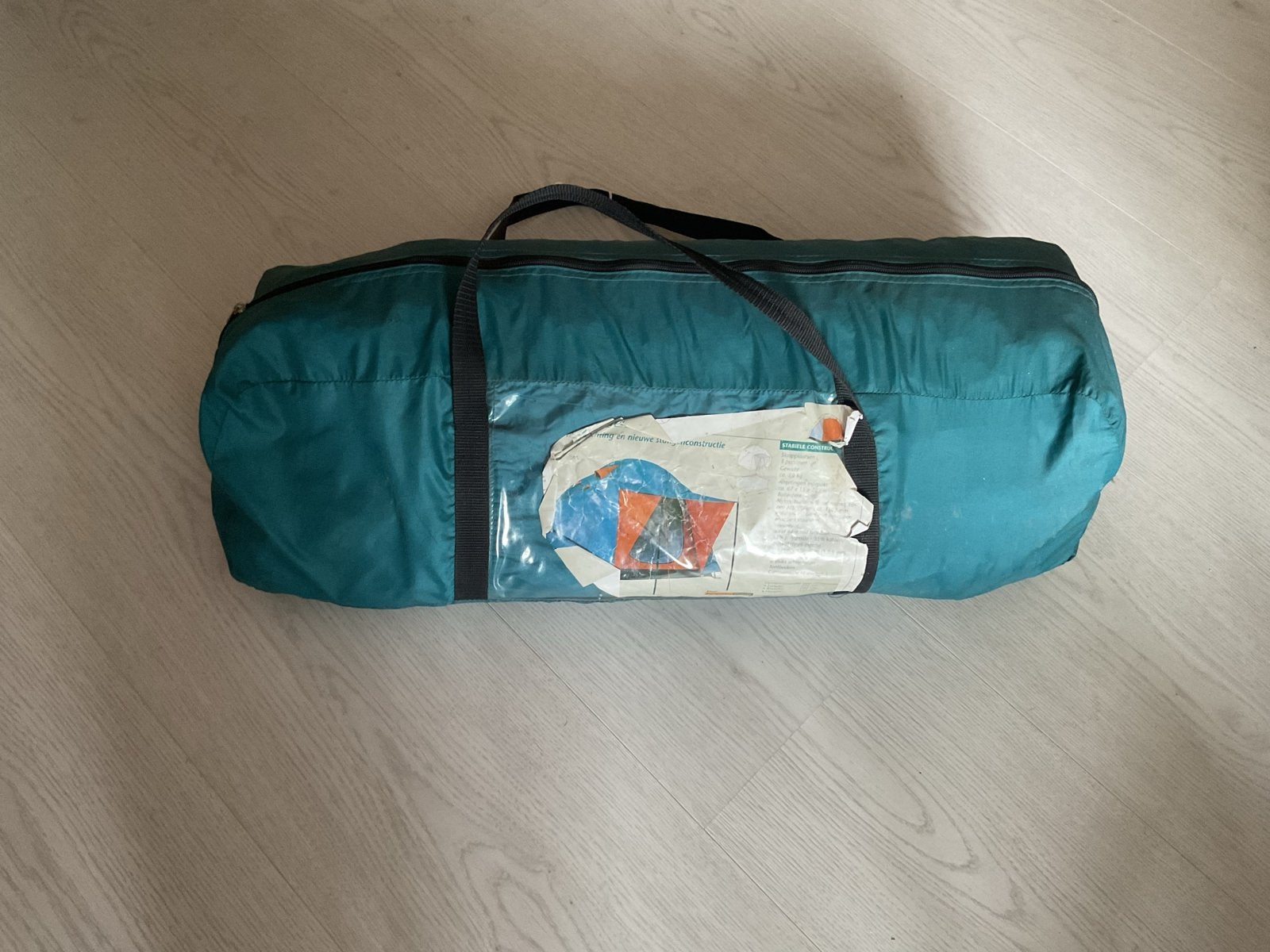 Kampeertent met stokken en haringen (rek 3), Ophalen of Verzenden, Gebruikt
