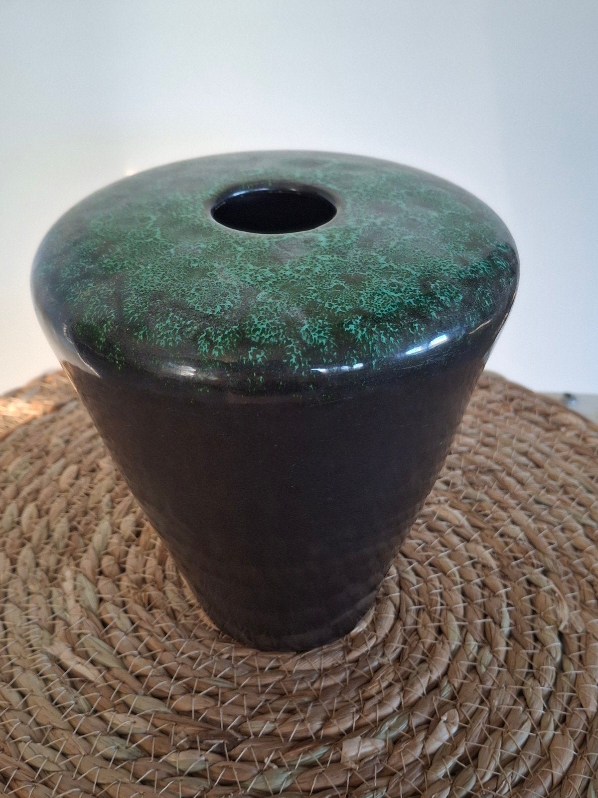 Vintage vaas met uniek groen decor, gebakken- proenen design, Ophalen of Verzenden