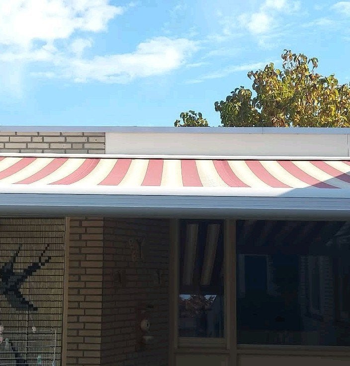 Elektrisch Knikarmscherm 5.50 meter breed, Tuin en Terras, Ophalen, 450 cm of meer, Elektrisch, Zo goed als nieuw