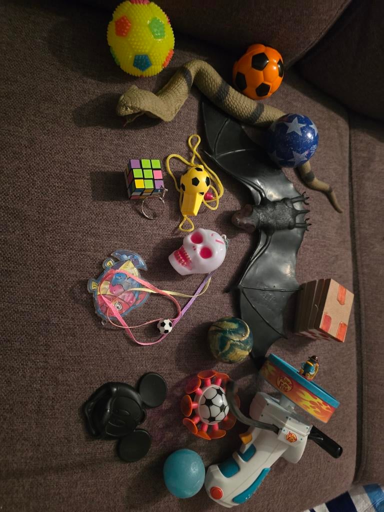 Diverse kleine speeltjes: ballen, sleutelhangers, etc, Ophalen of Verzenden, Zo goed als nieuw, Jongen of Meisje