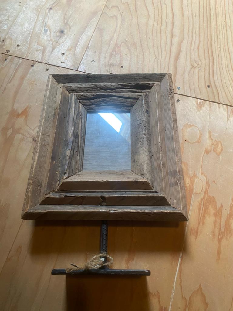 Unieke Houten foto lijst met Metalen Voet 2 stuks, Ophalen, Zo goed als nieuw