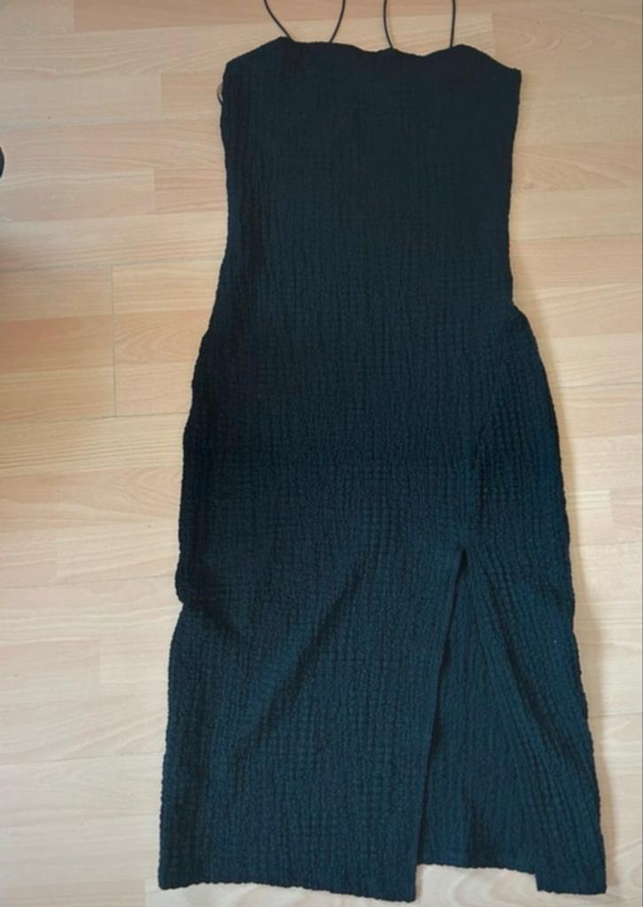 Zwarte getextureerde midi-jurk met split - Seven Sisters, Kleding | Dames, Zwart, Ophalen of Verzenden, Zo goed als nieuw, Maat 36 (S)