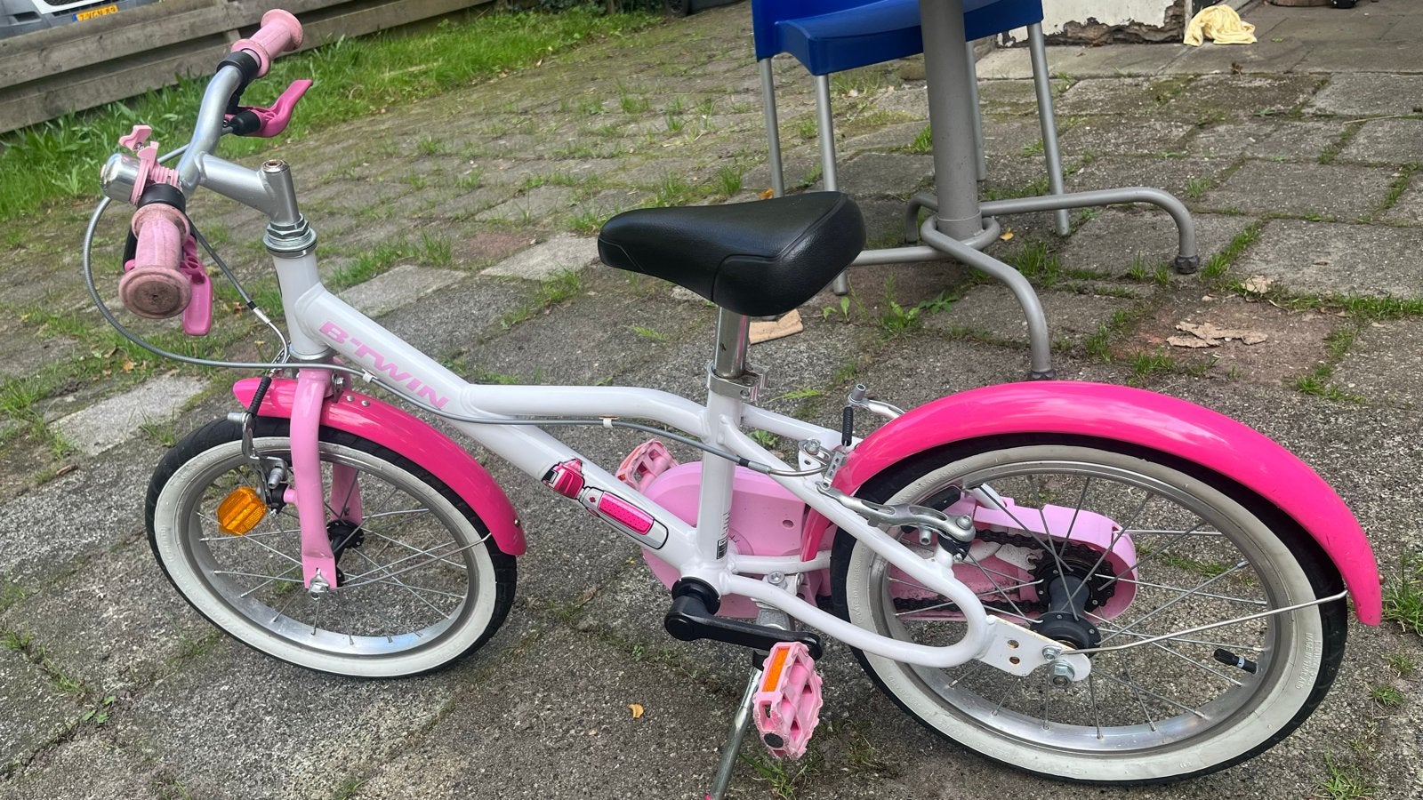 B'TWIN Kinderfiets Roze/Wit - Zo goed als nieuw, Ophalen of Verzenden, Zo goed als nieuw, Velgrem, 16 tot 20 inch