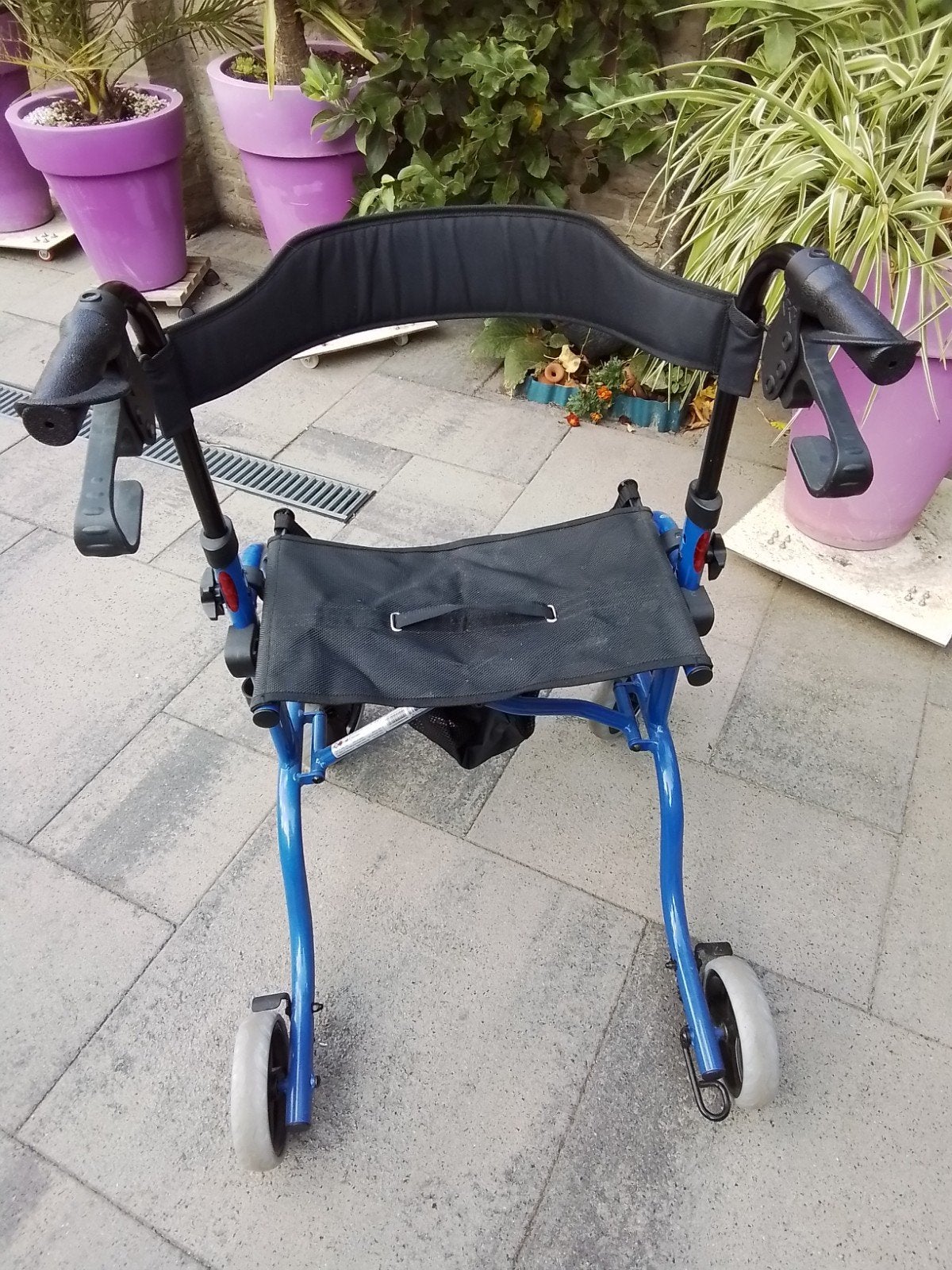 smart rollator blauw zo goed als nieuw 25 euro, Ophalen of Verzenden, Zo goed als nieuw