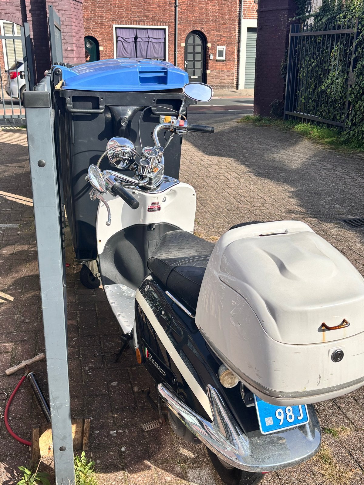 Defecte Senzo scooter - start niet, lekke band, Fietsen en Brommers, Ophalen, Gebruikt