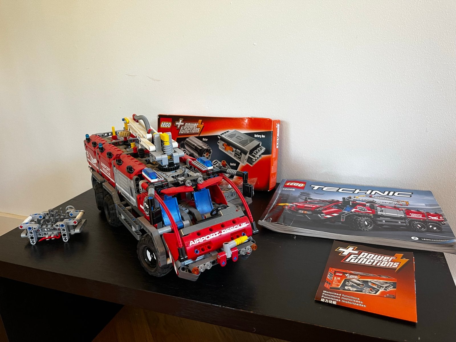 LEGO Technic 42068 Airport Rescue Voertuig, Ophalen of Verzenden, Zo goed als nieuw