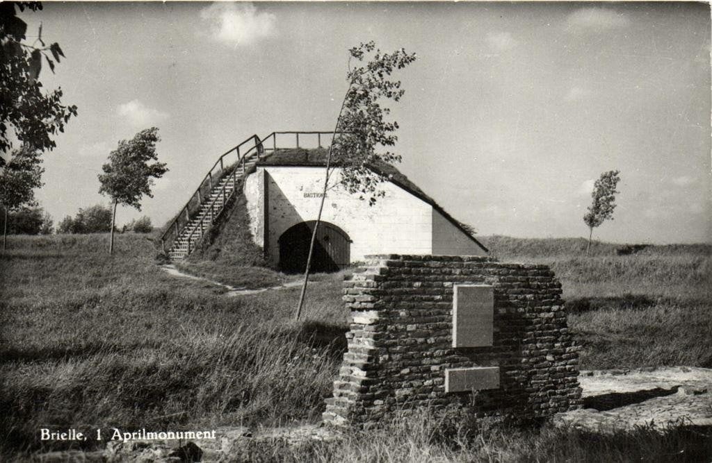 Brielle, 1 Aprilmonument - gelopen, Ophalen of Verzenden, 1960 tot 1980, Gelopen, Zuid-Holland