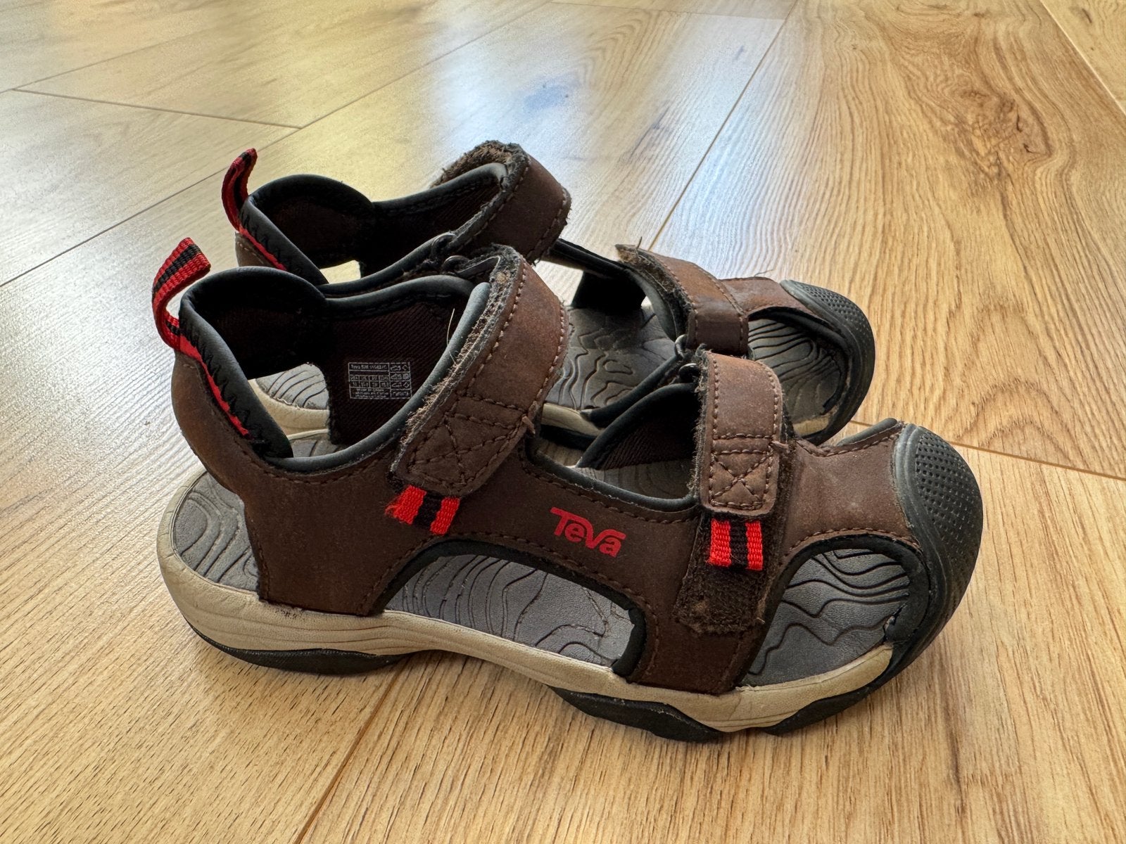 Mooie TEVA’s sandalen met dichte neus mt 28, Ophalen of Verzenden, Zo goed als nieuw, Overige typen