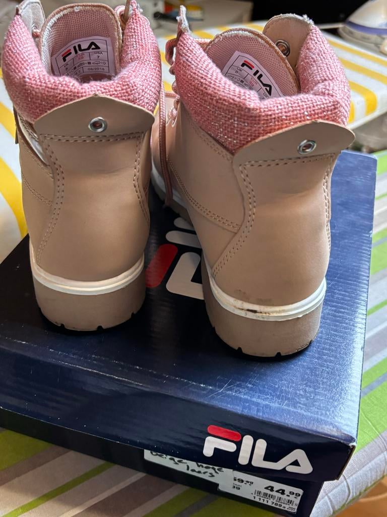 Fila schoenen maat 39 en slippers maat 38, Ophalen, Zo goed als nieuw, Sneakers of Gympen