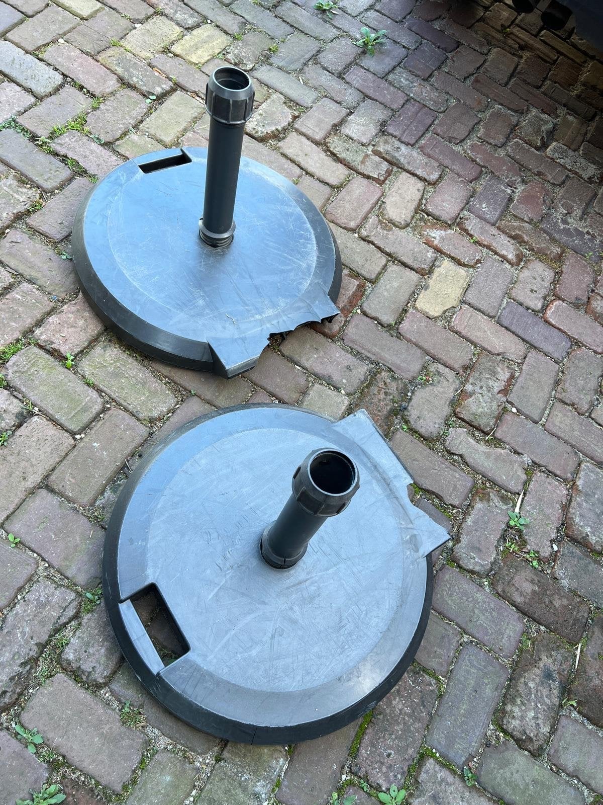 Twee stevige parasolvoeten van 38kg, Tuin en Terras, Ophalen of Verzenden, Gebruikt, Parasolvoet