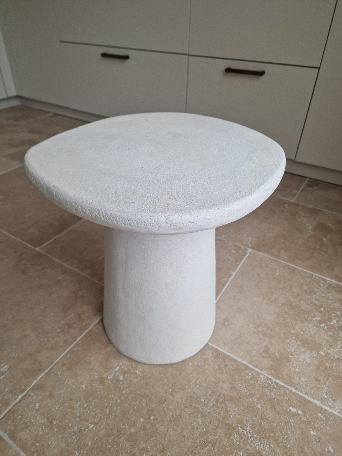 Goossens wonen bijzettafel Stone Japandi, Huis en Inrichting, Ophalen, Minder dan 55 cm, Gebruikt, Rond